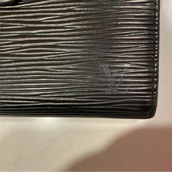 Louis Vuitton EPI Kisslock Wallet Black - Picture 2 of 16